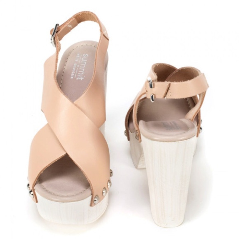 NIB Cream Italian Leather Studded Wooden Platform - Picture 4 of 5